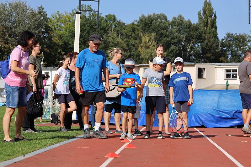 Malí sportovci si vyzkoušeli zrekonstruovaný areál Na Kutilce v Českém Brodě.