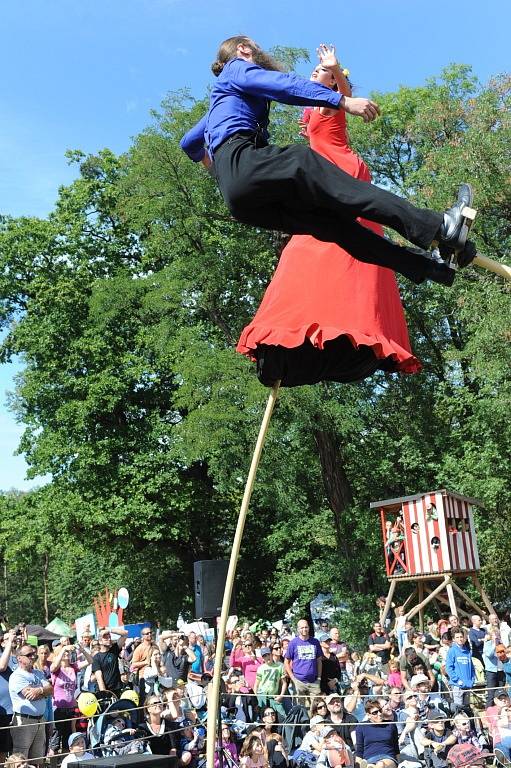 Festival Kefír se přesunul k zámku Kačina