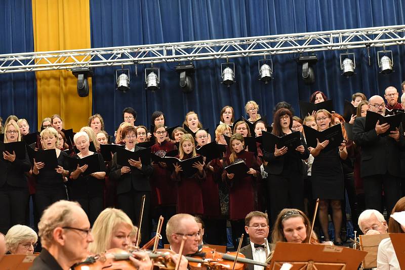 Podzimní koncert Kolínské filharmonie ve velkém sále Městského společenského domu v Kolíně.