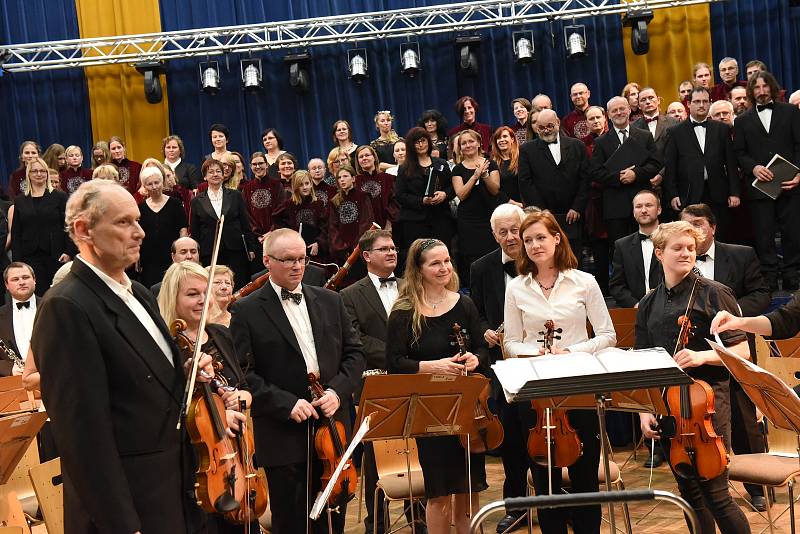 Podzimní koncert Kolínské filharmonie ve velkém sále Městského společenského domu v Kolíně.