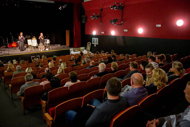 Sedmý ročník Benefice pro Leccoss se konal v pátek 24. listopadu 2018 v Kulturním domě Svět v Českém Brodě.