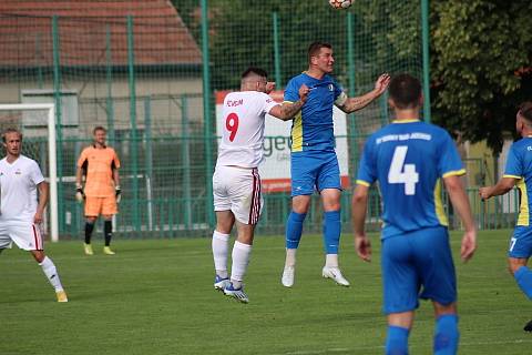 Z fotbalového utkání krajského přeboru Velim - Horky n. J. (0:1)