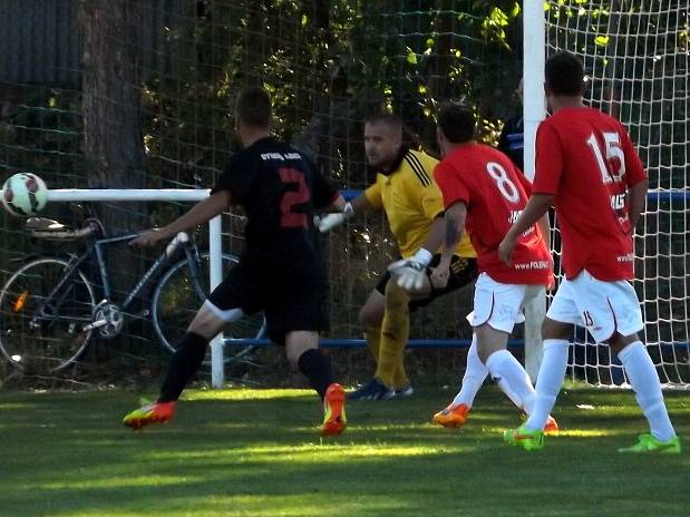 Z utkání Libice nad Cidlinou - Velim (2:1).