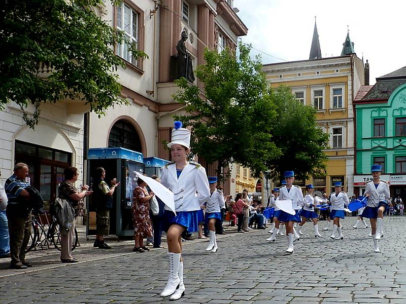 Hlavní slavnostní průvod Kmochova Kolína 2012