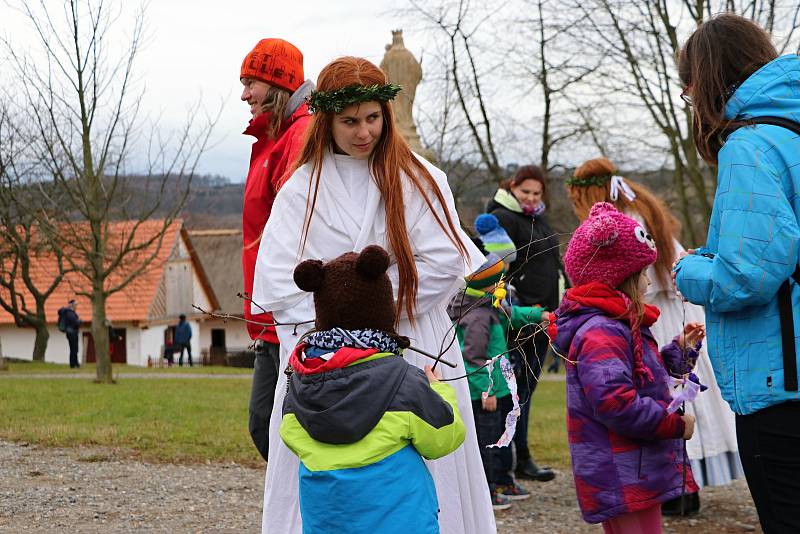 Ze svatomikulášské obchůzky ve skanzenu v Kouřimi.