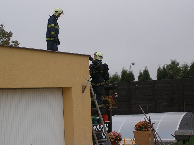 V Kostelci hořel rodinný dům