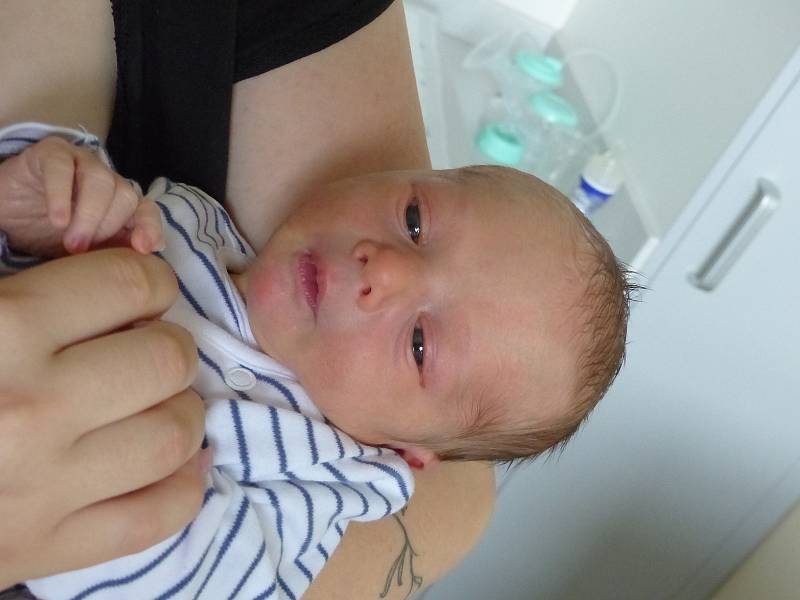 Ondřej Cihlář se narodil 11. června 2022 v kolínské porodnici, vážil 2955 g a měřil 51 cm. Do Peček odjel s maminkou Alenou a tatínkem Tomášem.