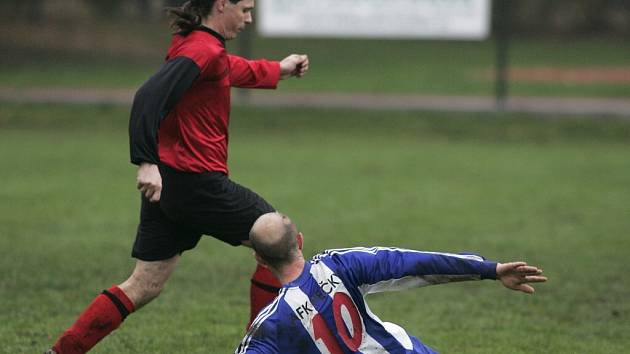 Z utkání fotbalové I. B třídy Pečky - Nymburk B (2:1).