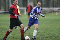 Z utkání fotbalové I. B třídy Pečky - Nymburk B (2:1).