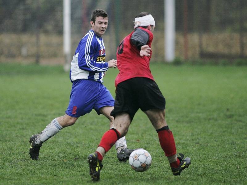 Z utkání fotbalové I. B třídy Pečky - Nymburk B (2:1).