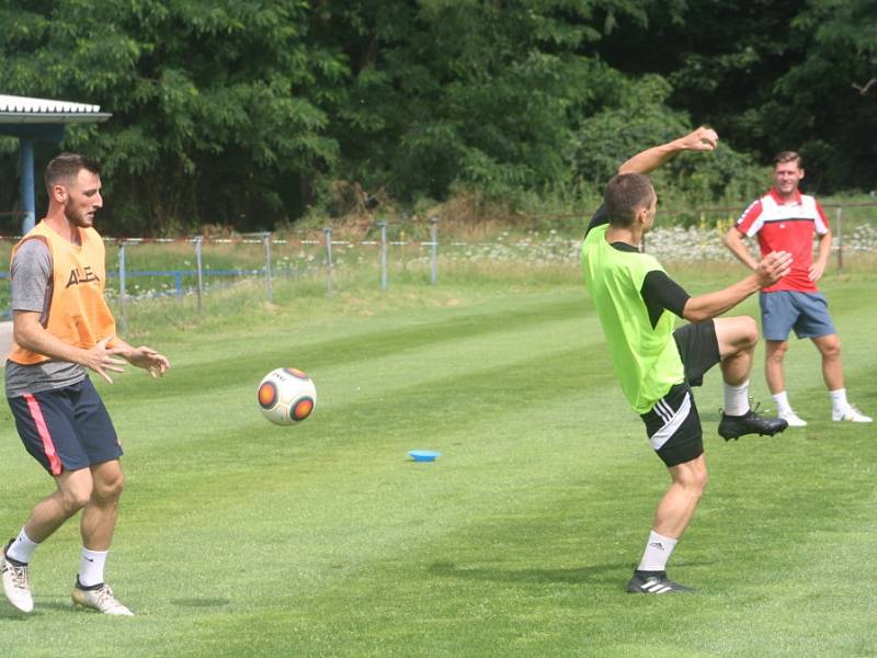 Fotbalisté Kolína zahájili v neděli 9. července přípravu na novou sezonu.