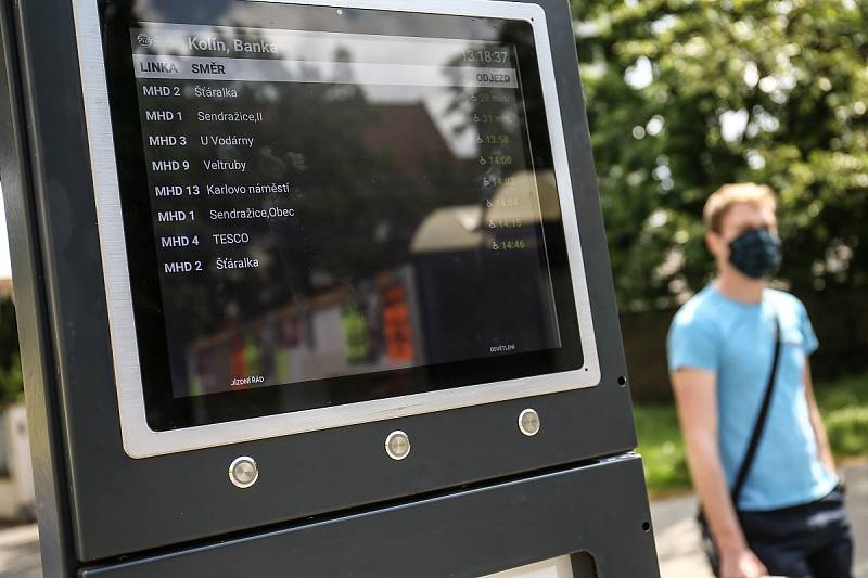 Chytrá zastávka Městské autobusové dopravy v Kolíně.