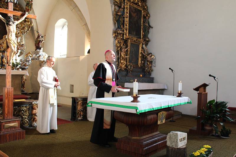 U svěcení základního kamene komunitního centra na Zálabí byl přítomen sám generální vikář biskup Zdenek Wasserbauer.