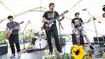 Dožínky přinesly zábavnou soutěž i festival rockových kapel