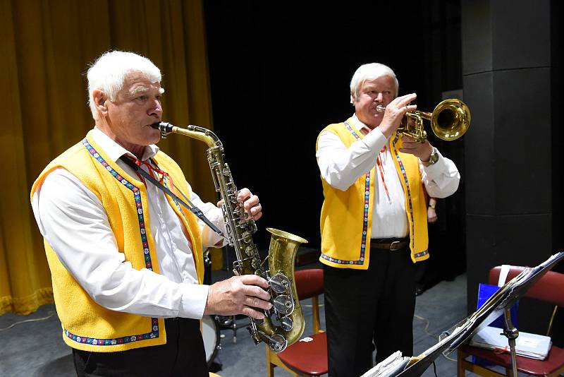 Poslední hudební setkání odstartovala vernisáž výstavy ke kulatinám klubu