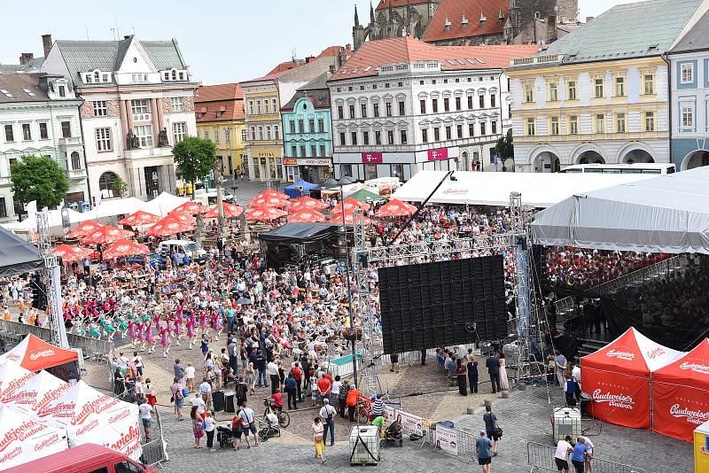 Závěrečný monstrkoncert festivalu Kmochův Kolín.