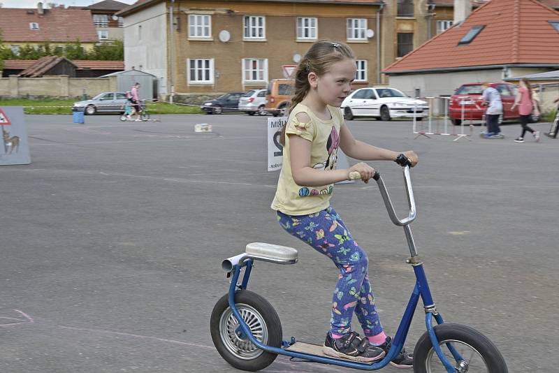 V Kouřimi závodili na koloběžkách.