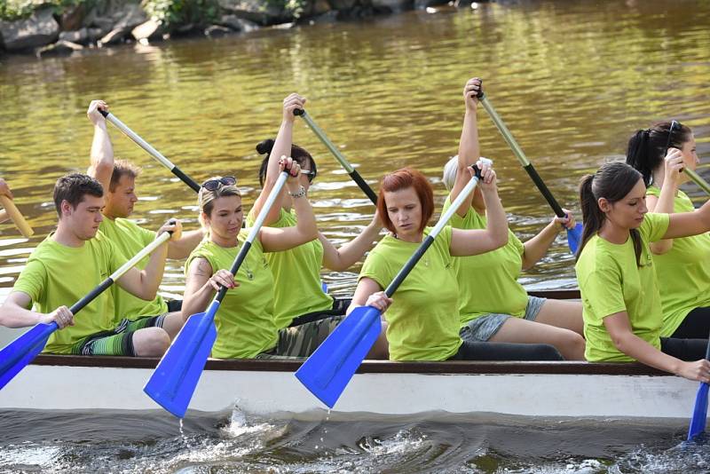 Na Kmochově ostrově se soupeřilo O putovní pohár starosty města Kolína. 