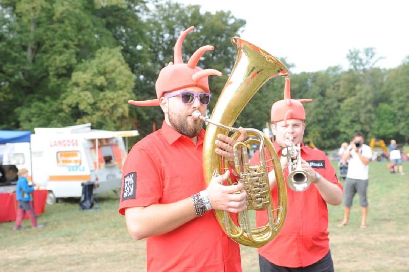 Festival Kefír se přesunul k zámku Kačina