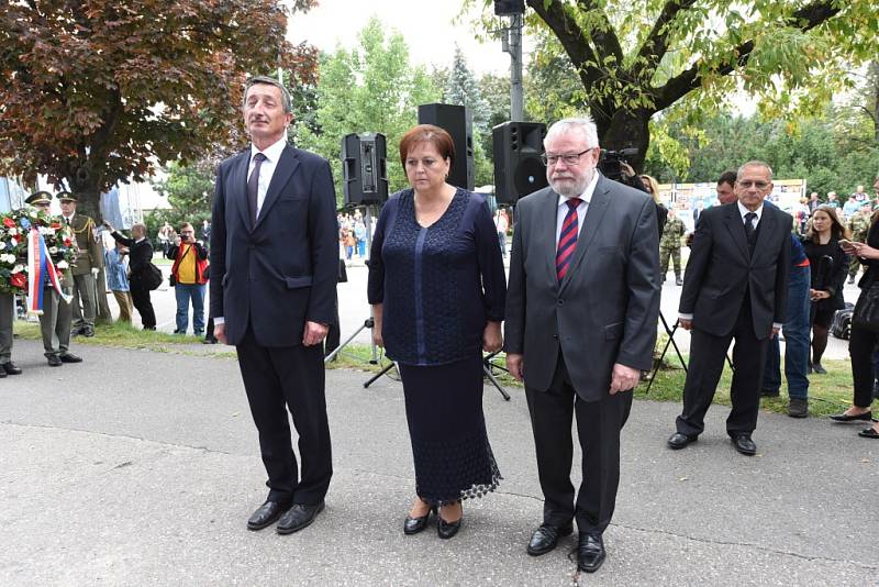 Pietní akt v Lošanech pozdravil telefonem z Ameriky Josef Mašín