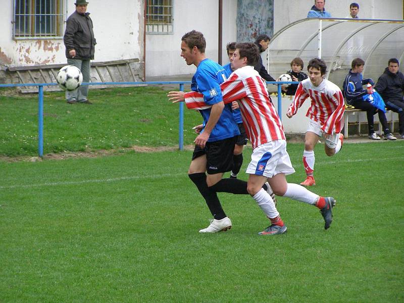 Z utkání staršího dorostu FK Kolín - Kosmonosy (4:0).