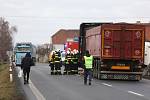 Vážná dopravní nehoda u obce Ohrada: čelní střet osobního a nákladního auta na silnici I/38.