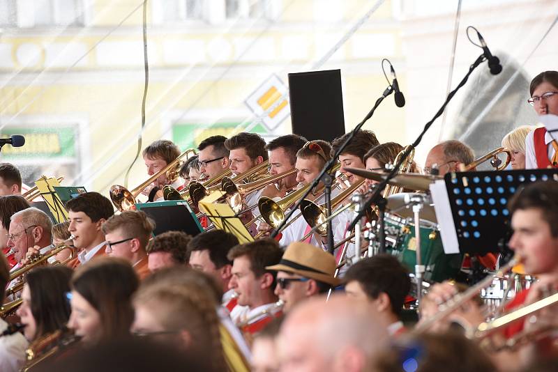 Závěrečný monstrkoncert festivalu Kmochův Kolín.