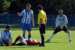 Z utkání Dobrovice B - Velim (2:0).