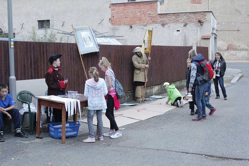 Lidé se při večerní procházce v Kouřimi dozvěděli mnoho o historii.