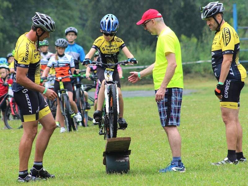 Mladí cyklisté mají za sebou první soustředění. To se uskutečnilo v Samopších.