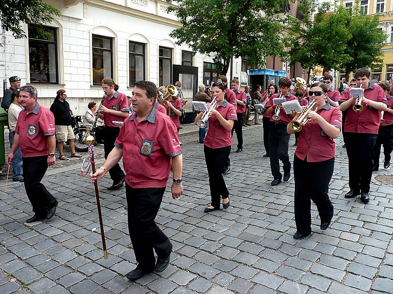 Hlavní slavnostní průvod Kmochova Kolína 2012