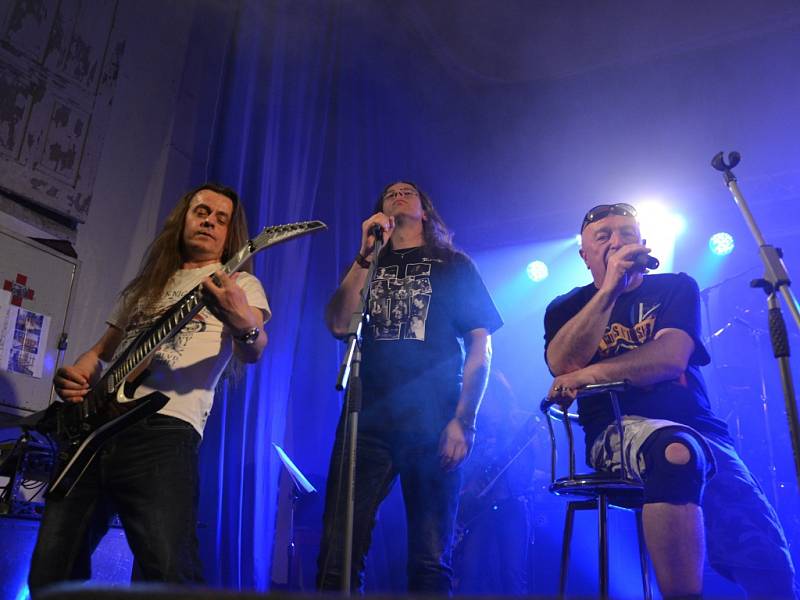 V pečecké sokolovně vystoupily kapely Yetti On, Telegraf a legendární Viktor Sodoma s Karlem Kahovcem.