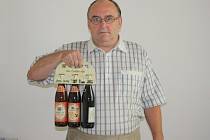 Elišku Vitáčkovou zastoupil strýc Ladislav Mazánek, který své neteři přivezl karton pivo značky Rohozec a poukaz do pizzerie Marilyn.