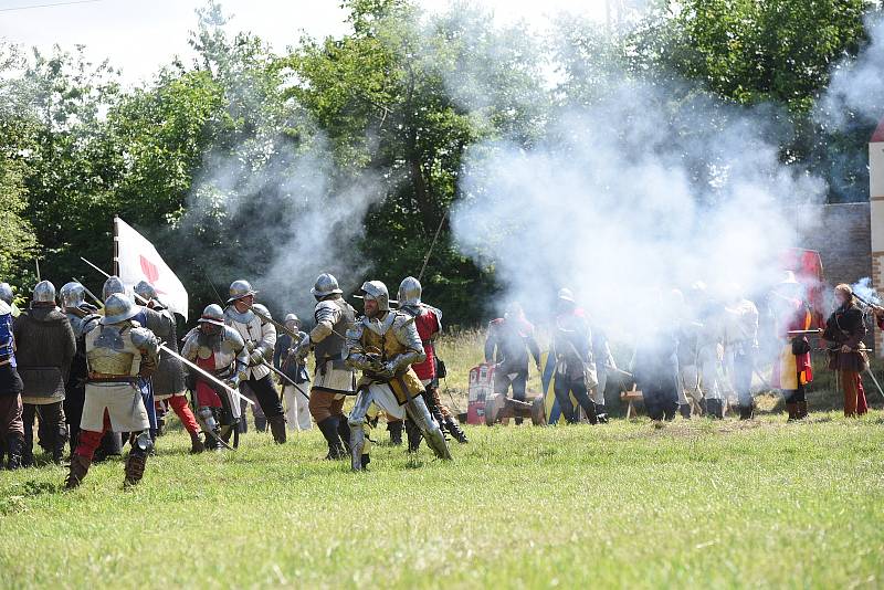 Z rekonstrukce historické bitvy 'Čas králů' na jízdárně v Kolíně.