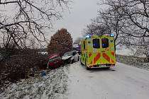 Tragická dopravní nehoda nedaleko Kostelce nad Černými lesy ve čtvrtek 3. prosince 2020.