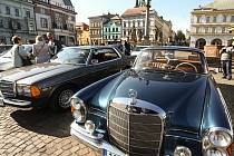Ze setkání příznivců vozů Mercedes Benz na Karlově náměstí v sobotu 23. dubna 2022.