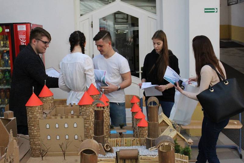 Studenti kolínské stavební školy uspořádali pro žáky základních škol další ročník soutěže Modelumpus.