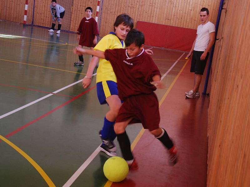 Žáci základních škol praktických z celého Kolínska se utkali v  sálové kopané. 