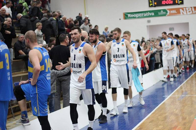 Z utkání BC Geosan Kolín - Jindřichův Hradec (89:84).