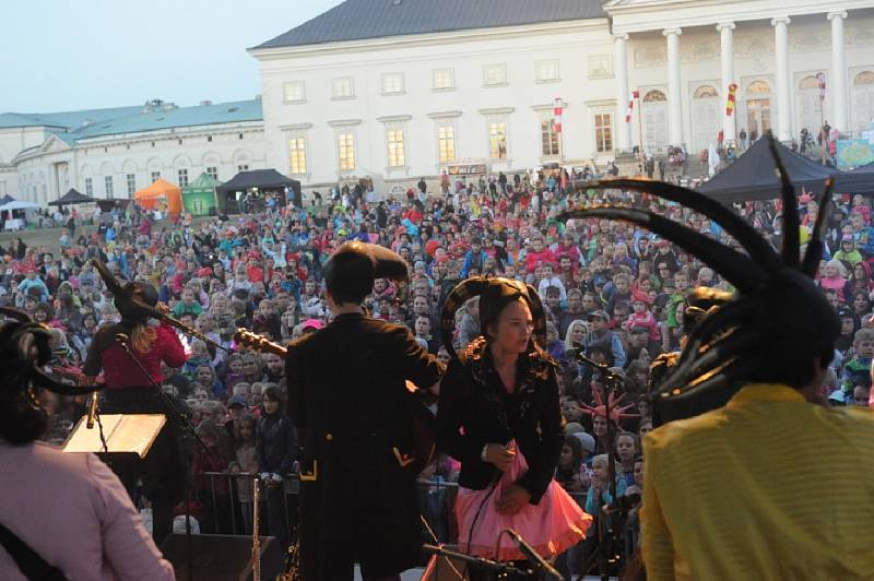 Festival Kefír se přesunul k zámku Kačina