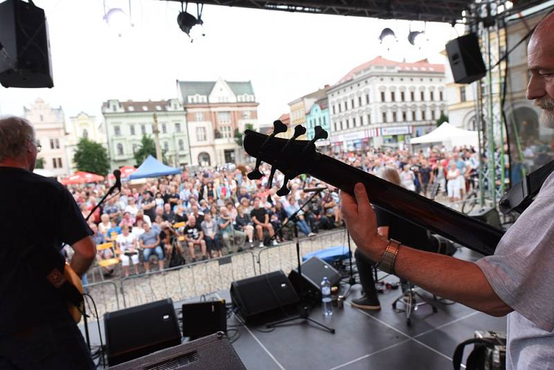 Vladimír Mišík bavil na náměstí stovky lidí všech generací.