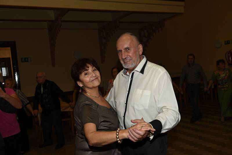 Další taneční setkání členů a příznivců Klubu přátel Františka Kmocha se uskutečnilo první listopadovou neděli.
