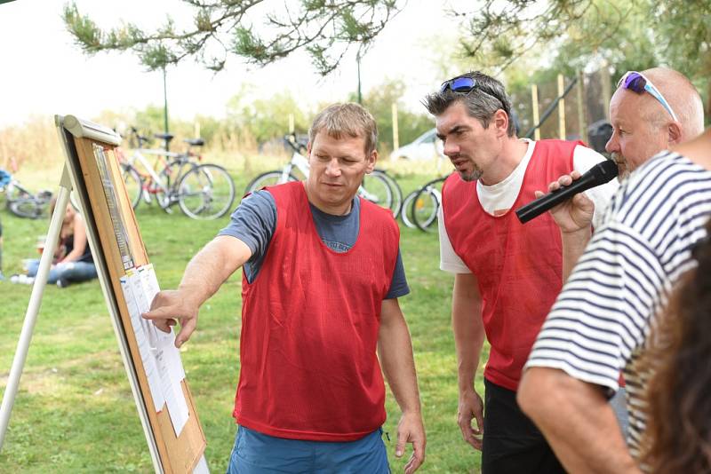 Dožínky přinesly zábavnou soutěž i festival rockových kapel