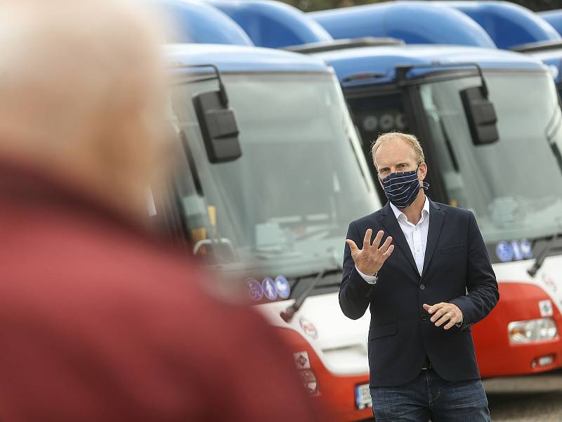 Ze slavnostního uvedení do provozu dvaceti ekologických autobusů na stlačený zemní plyn (CNG), které pořídila Okresní autobusová doprava Kolín.