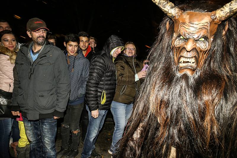 Krampus čerti v kolínské pivnici Barborka.