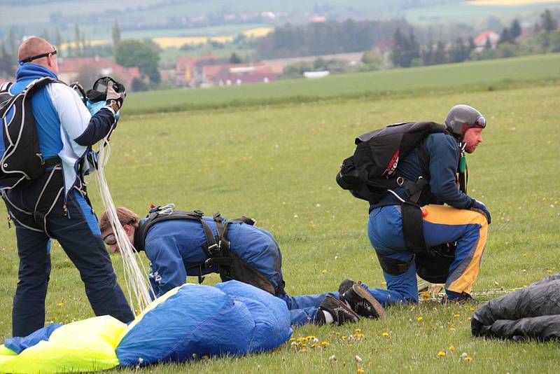 Den záchranářů na kolínském náměstí a letišti