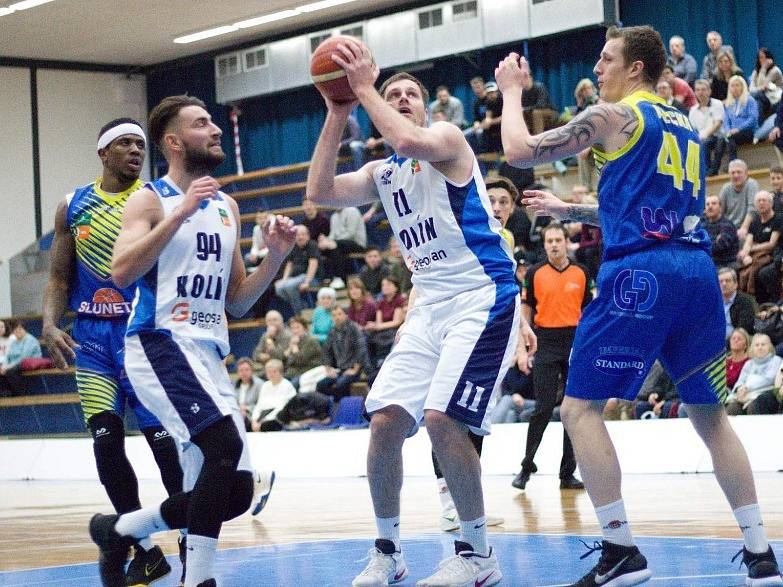 Z utkání nadstavby BC Kolín - Ústí nad Labem (78:81).