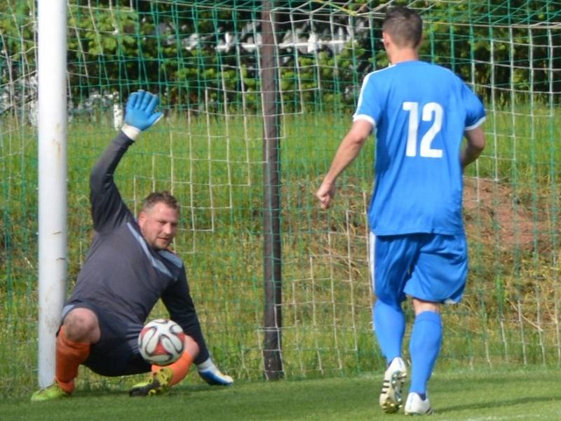 Z utkání Jevany - Plaňany (2:1).