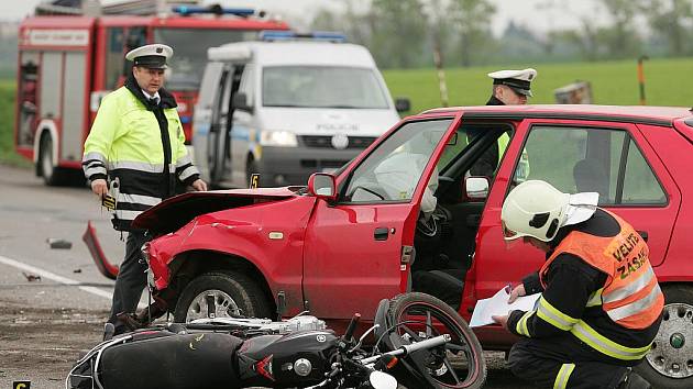 Dopravní nehoda nedaleko Kolína u odbočky na Křečhoř