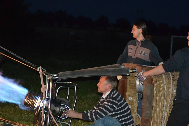 Plaňanské Hemžení začalo v pátek pohádkami. Pak následovaly lety balonem. 